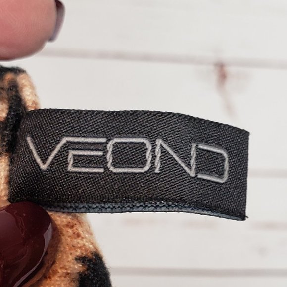 Veond Leopard Print Infinity Scarf - Picture 6 of 7